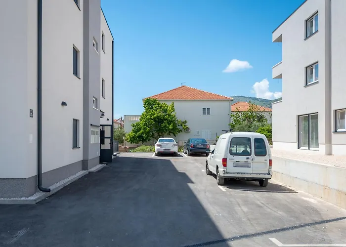 With Parking Space - 23860 Apartman Trogir